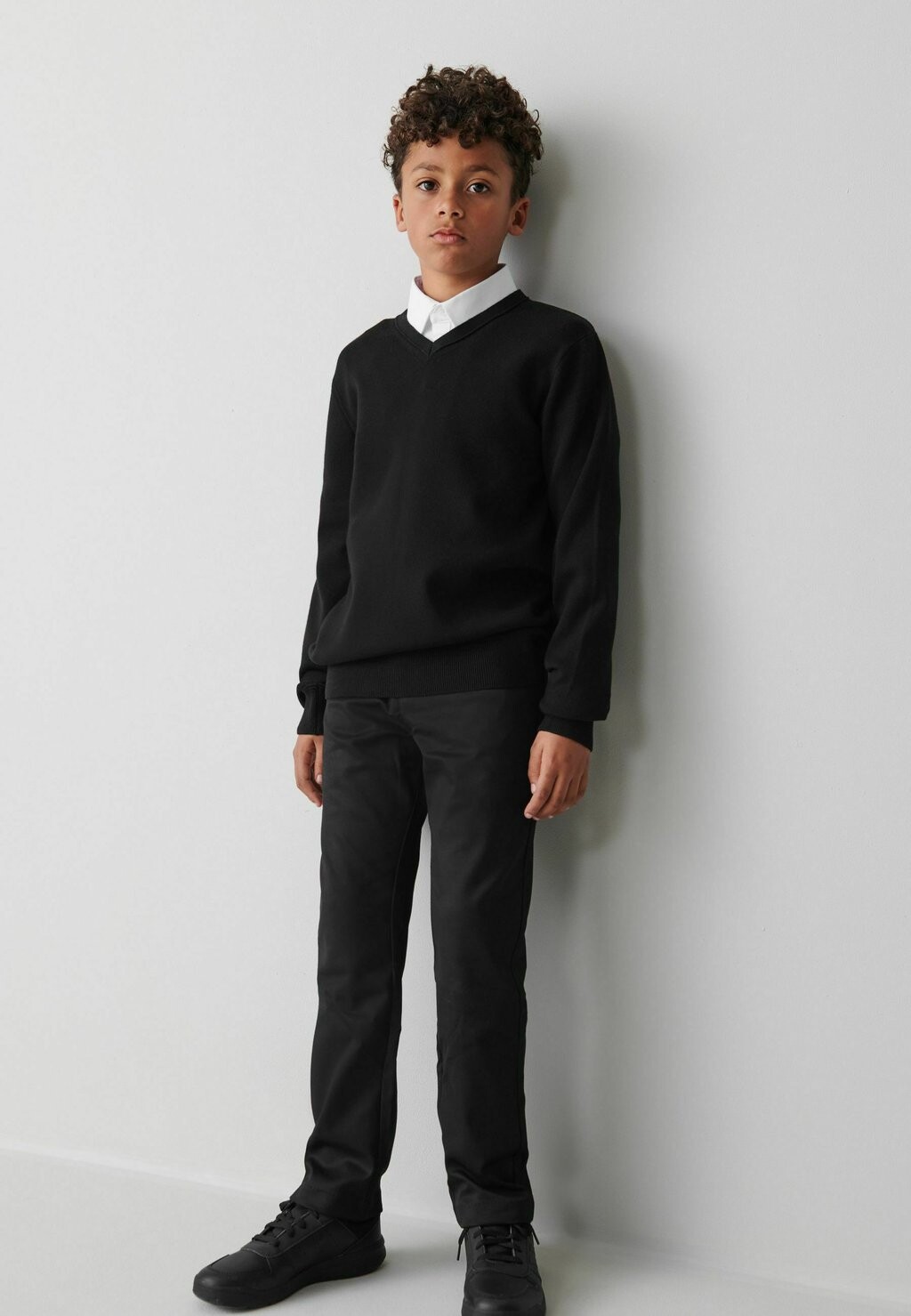 цена Джемпер SCHOOL V-NECK LONG SLEEVE Clarks, цвет black