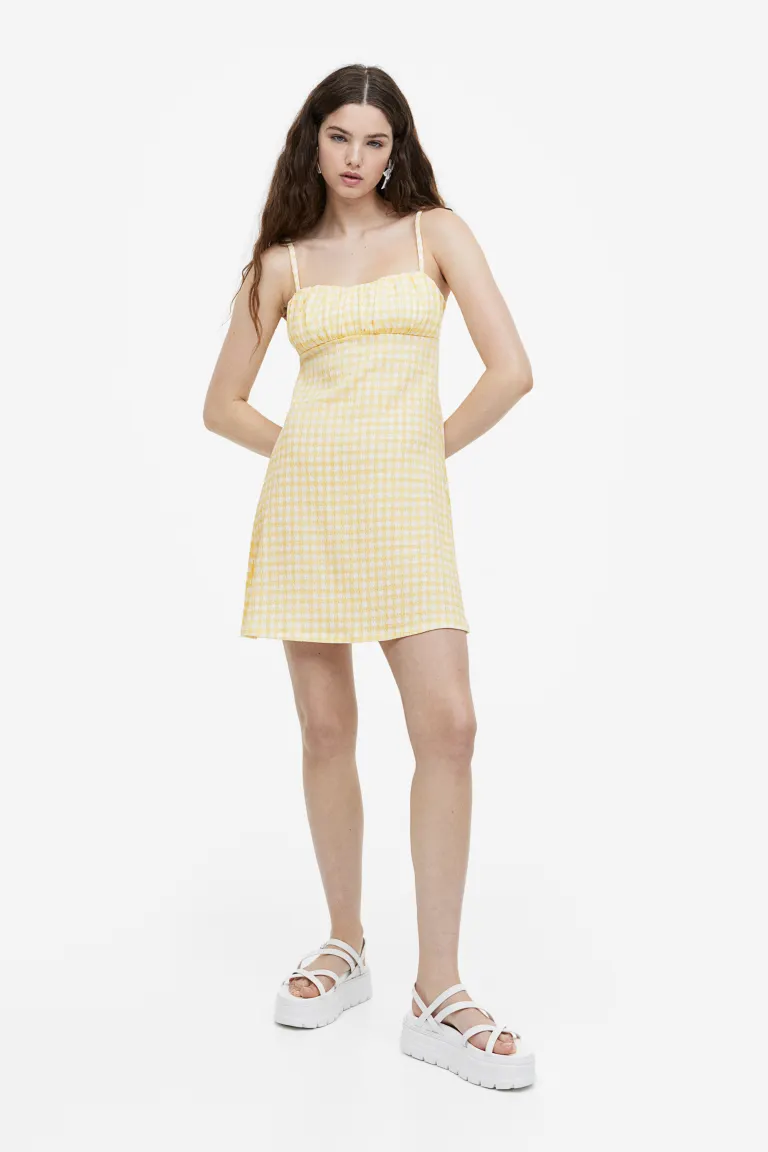 Мятое трикотажное платье H&M, желтый платье короткое на тонких бретелях цветочный принт 40 бежевый