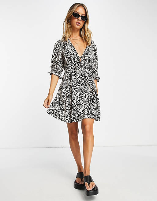

Чайное платье мини с годетами и завязками спереди ASOS DESIGN