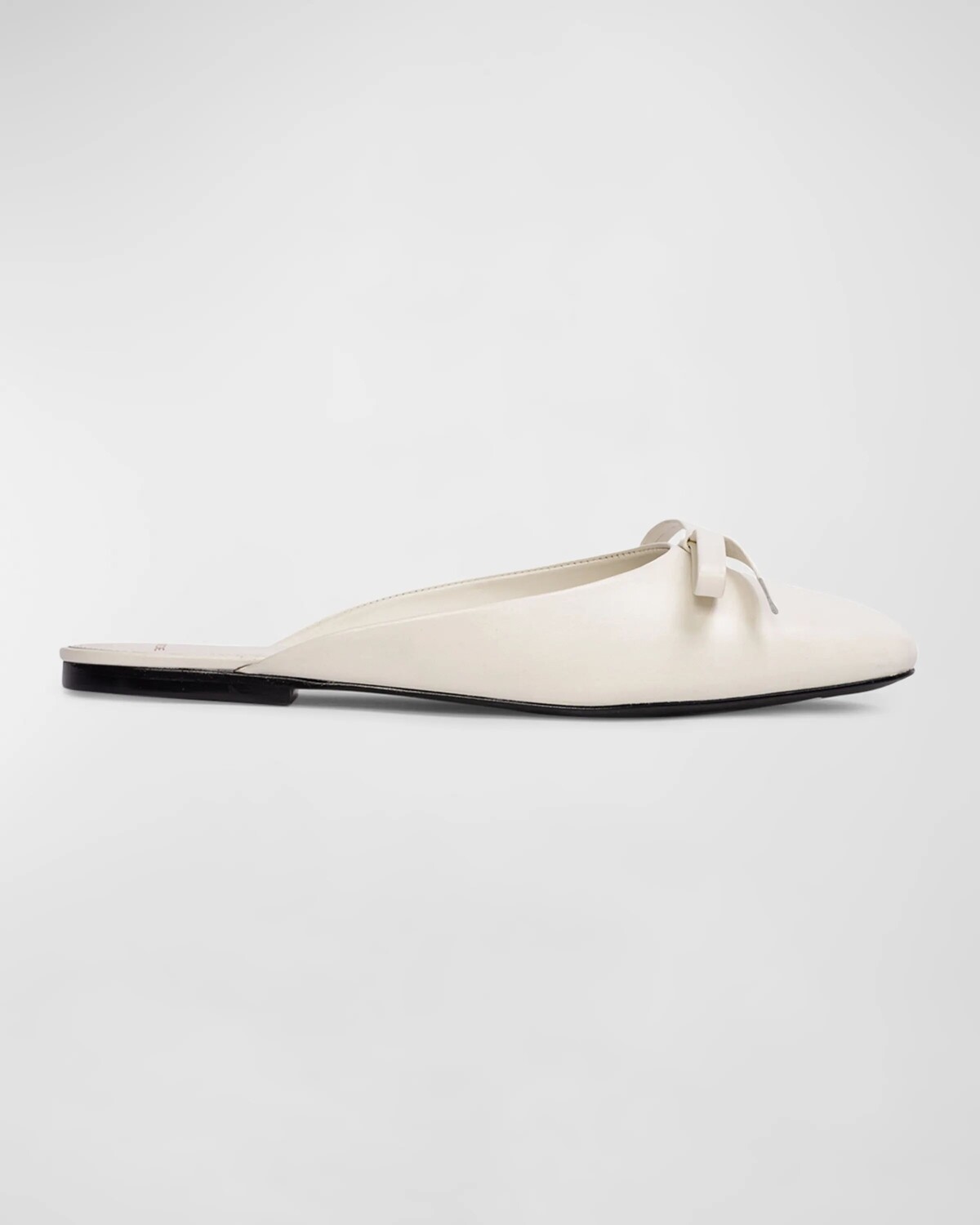 

Кожаные балетки с бантом Black Suede Studio, цвет Coconut