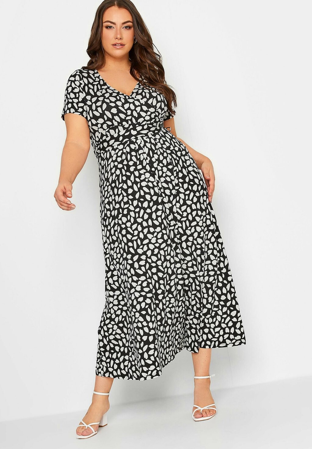 

Летнее платье Yours Clothing, черный