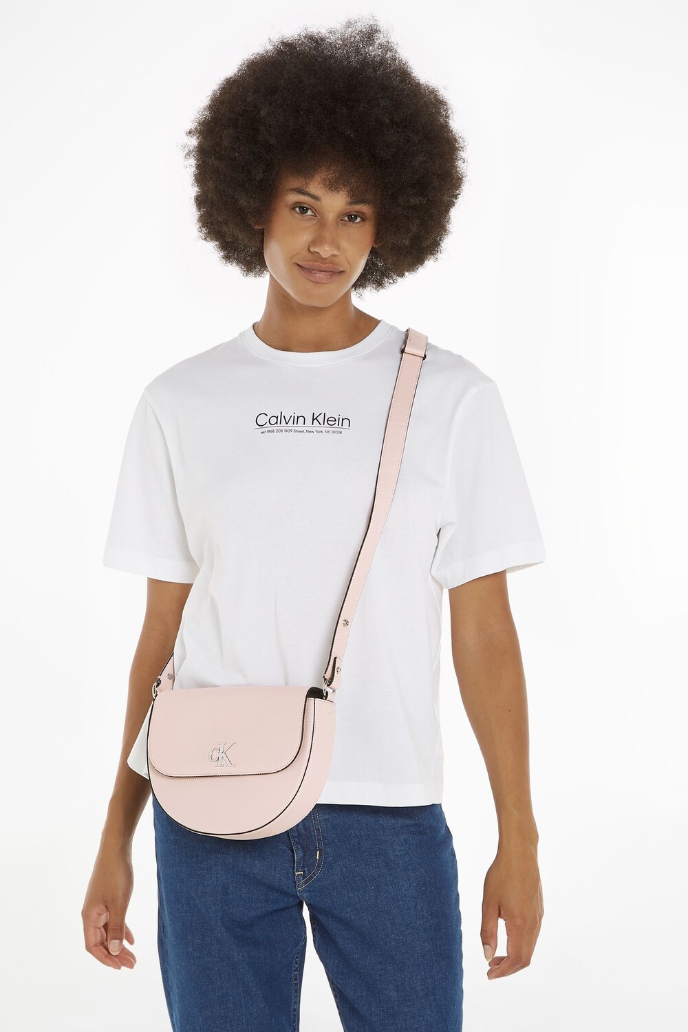 

Сумка на длинном ремне с монограммным логотипом Calvin Klein, розовый