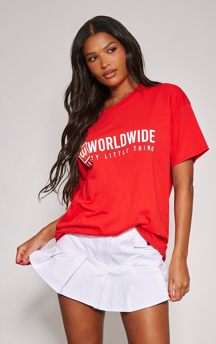 

PrettyLittleThing Красная футболка с принтом World Wide, Красный