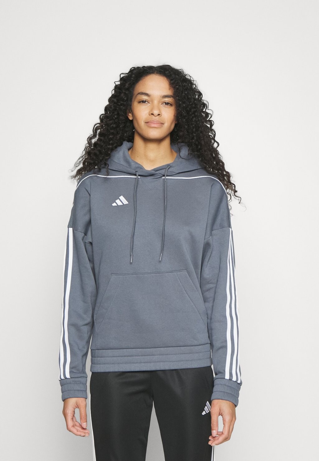 

Толстовка с капюшоном Adidas