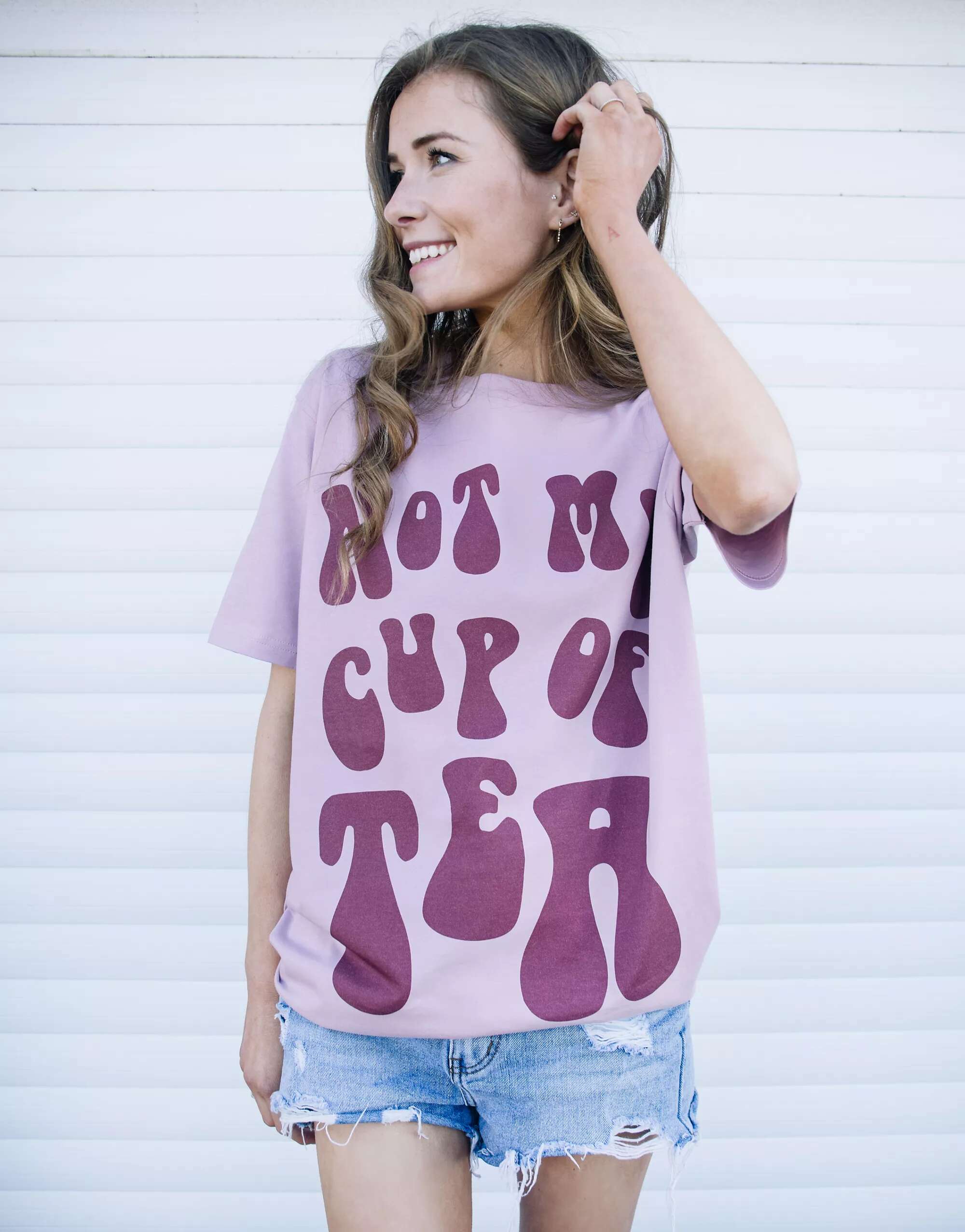 фиолетовая футболка унисекс с надписью завтрак в постели batch1 Фиолетовая футболка унисекс с надписью «Batch1 not my cup of tea»