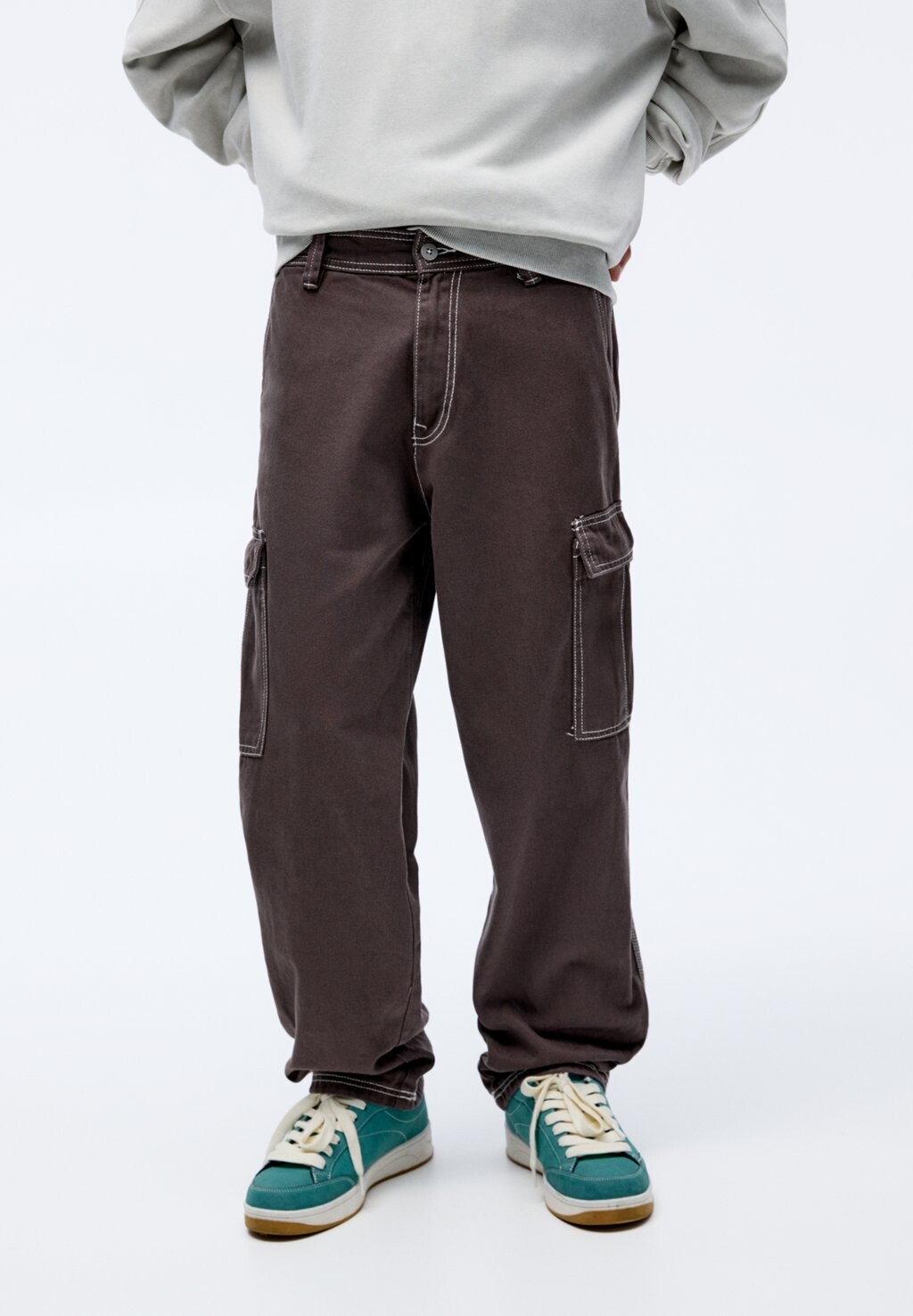 

Брюки-карго Contrast Seam PULL&BEAR, коричневый