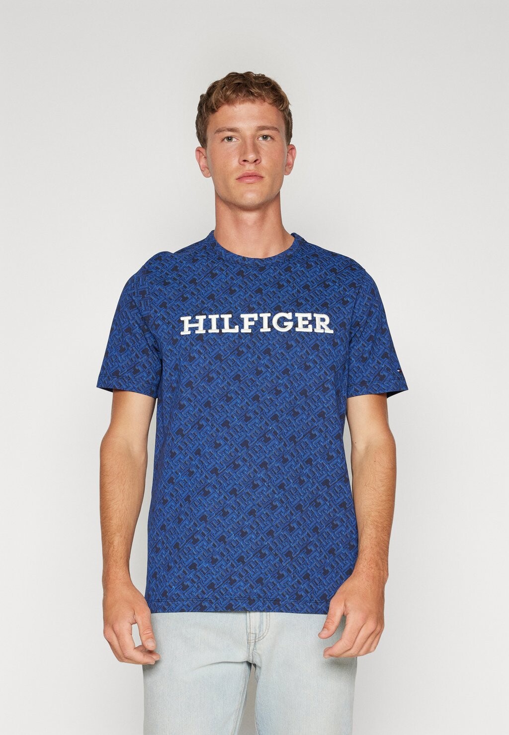 

Футболка с принтом ФУТБОЛКА MONOGRAM Tommy Hilfiger, небо пустыни/мульти