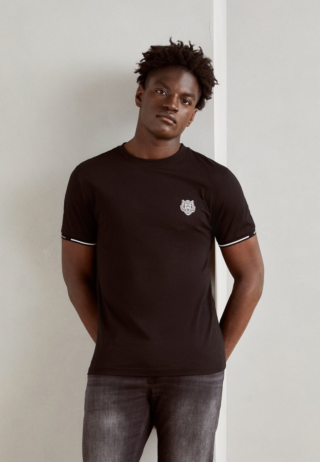 

Футболка с принтом With Rubber Injection Print Double Layer Antony Morato, черный