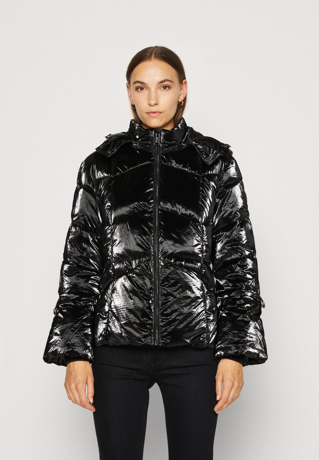 

Зимняя куртка Guess PALOMA, цвет jet black multi