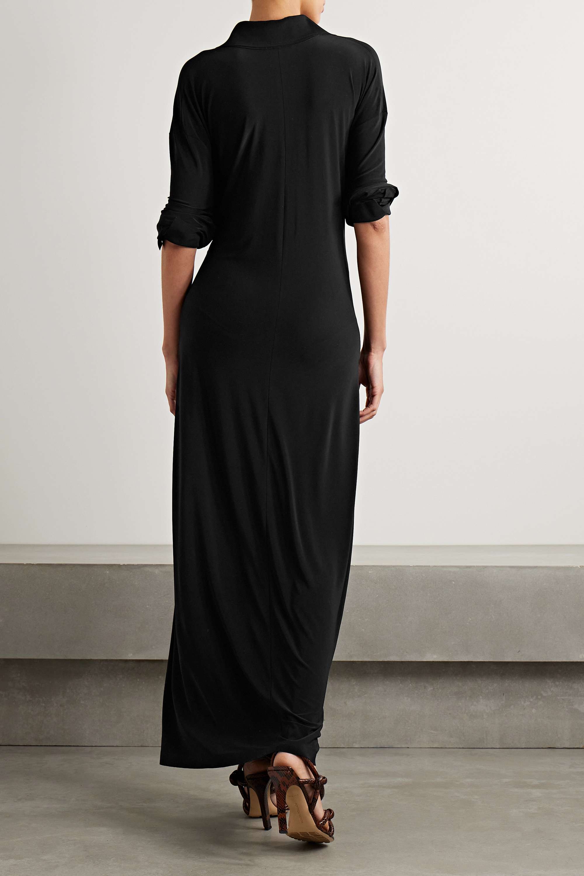 NORMA KAMALI Платье макси из эластичного джерси с завязками спереди, черный norma kamali длинное платье