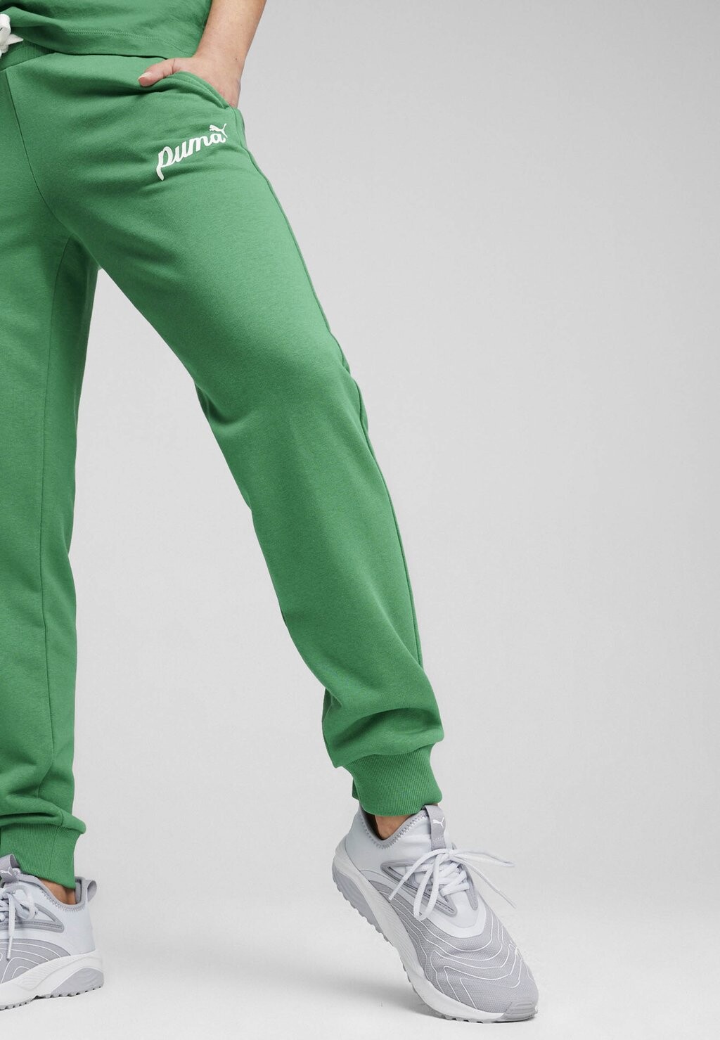 

Брюки для бега ESS BLOSSOM SCRIPT Puma, цвет archive green