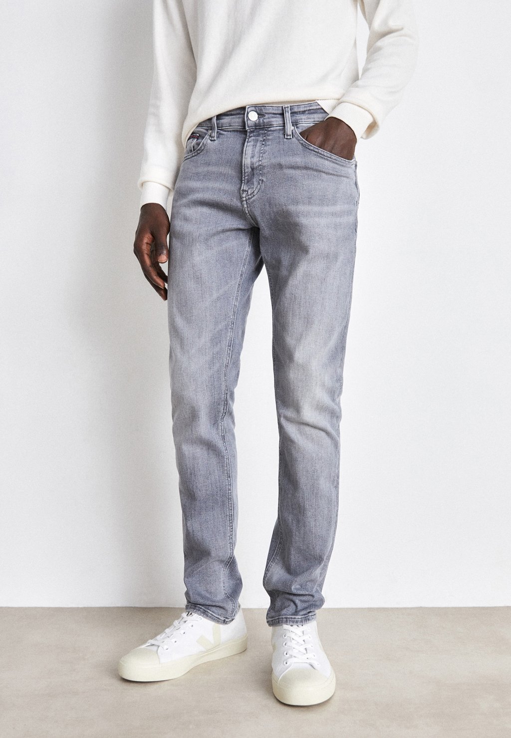 Джинсы приталенного кроя SCANTON SLIM Tommy Jeans, серый