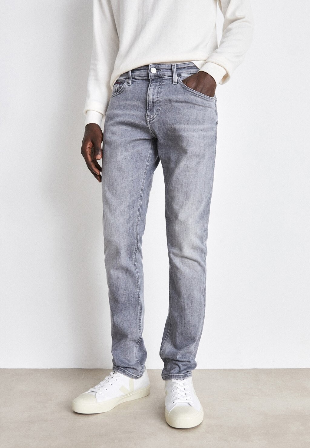 

Джинсы приталенного кроя SCANTON SLIM Tommy Jeans, серый