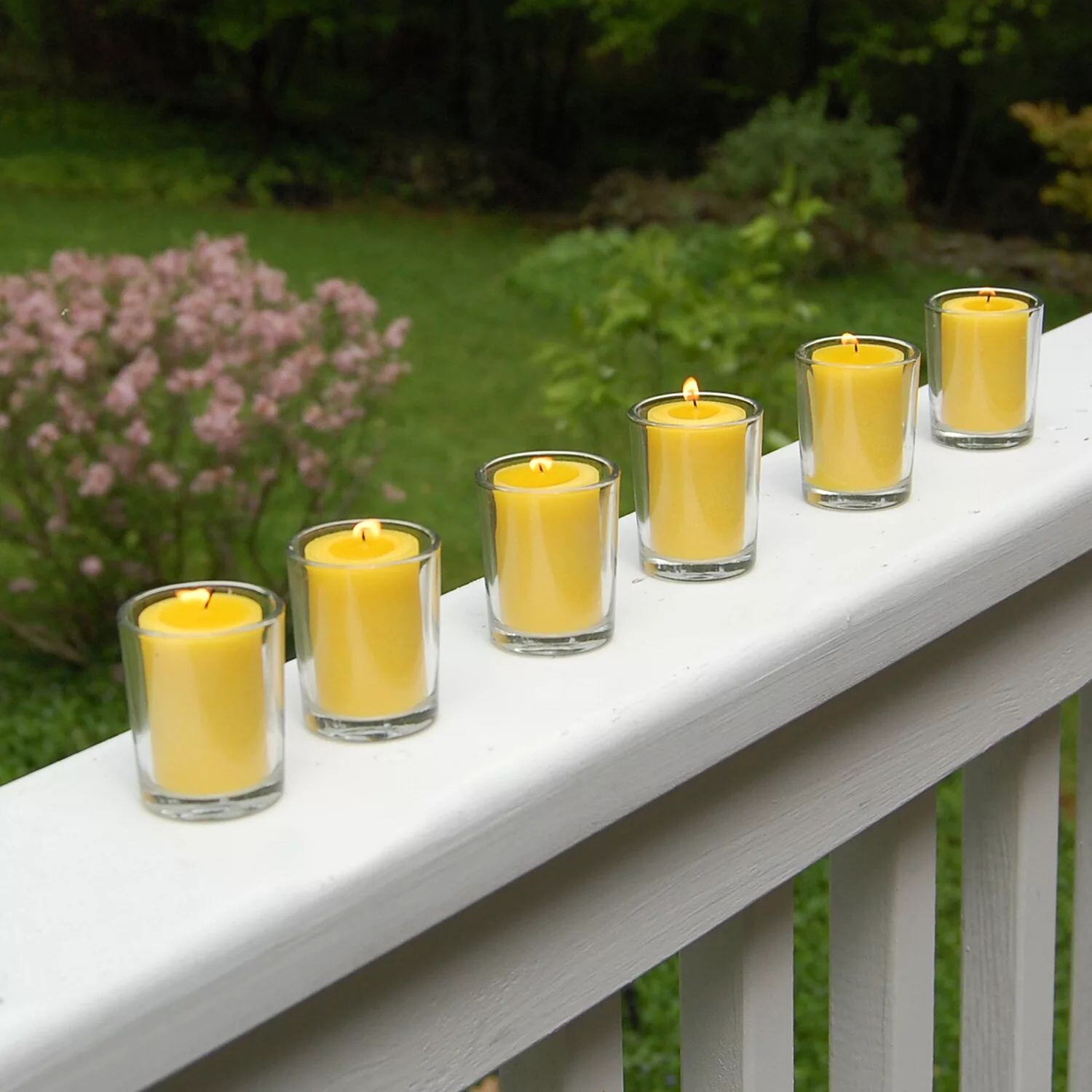 

LumaBase 12-каратный. 15 часов. Свечи Citronella Votive с подставками из матового стекла