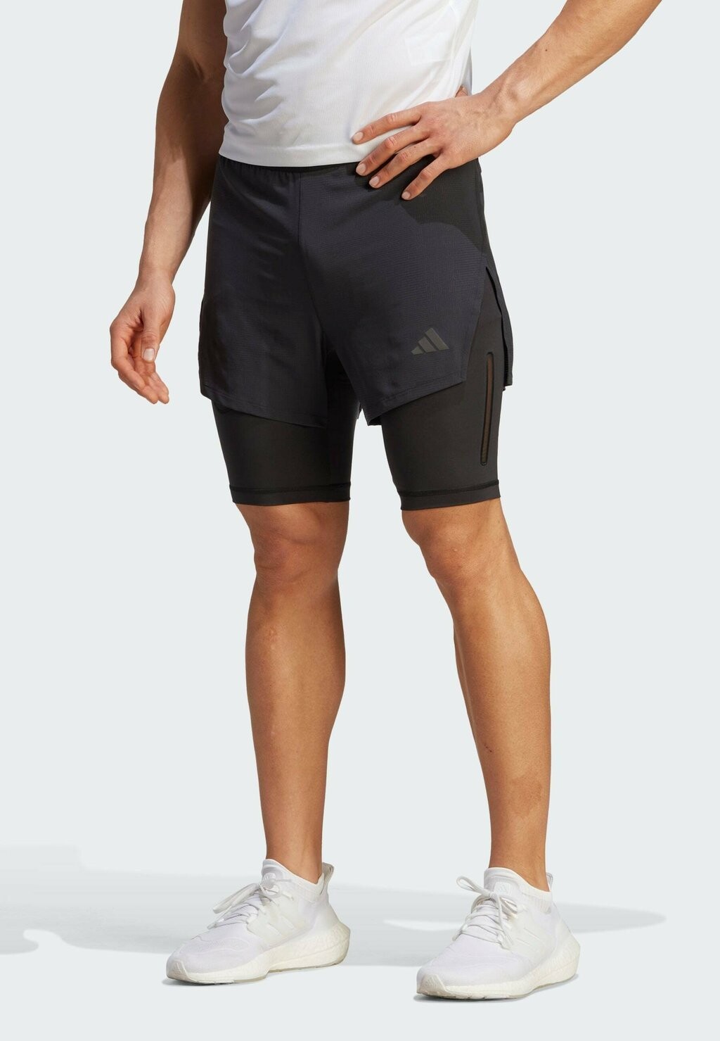 

Спортивные шорты Adidas