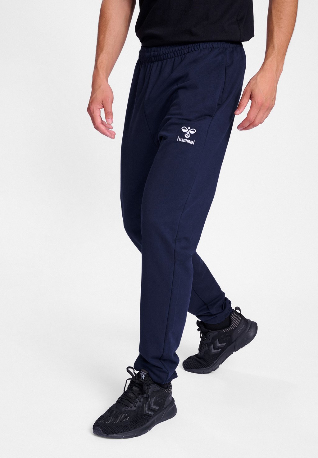 короткие спортивные штаны hummel цвет marine Спортивные штаны Hummel, цвет marine