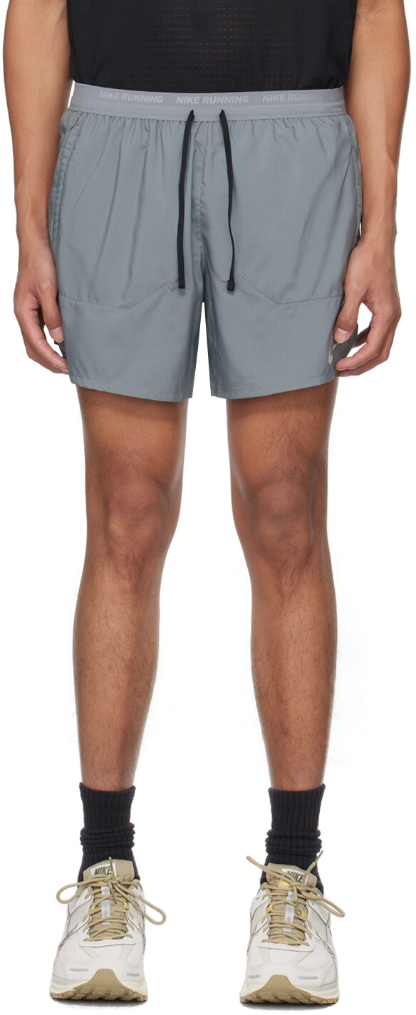 

Серые шорты Stride Nike
