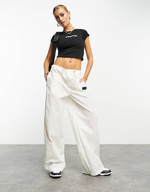 

Бежевые нейлоновые брюки карго ASOS Weekend Collective, Бежевый
