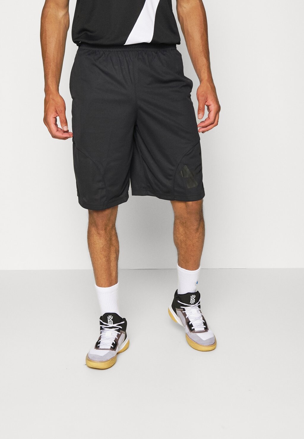 

Спортивные шорты Under Armour