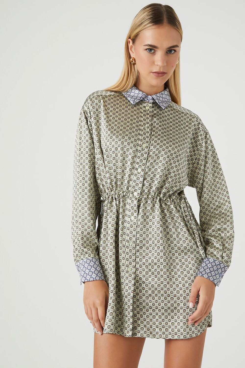 

Атласное платье-рубашка с геопринтом Forever 21