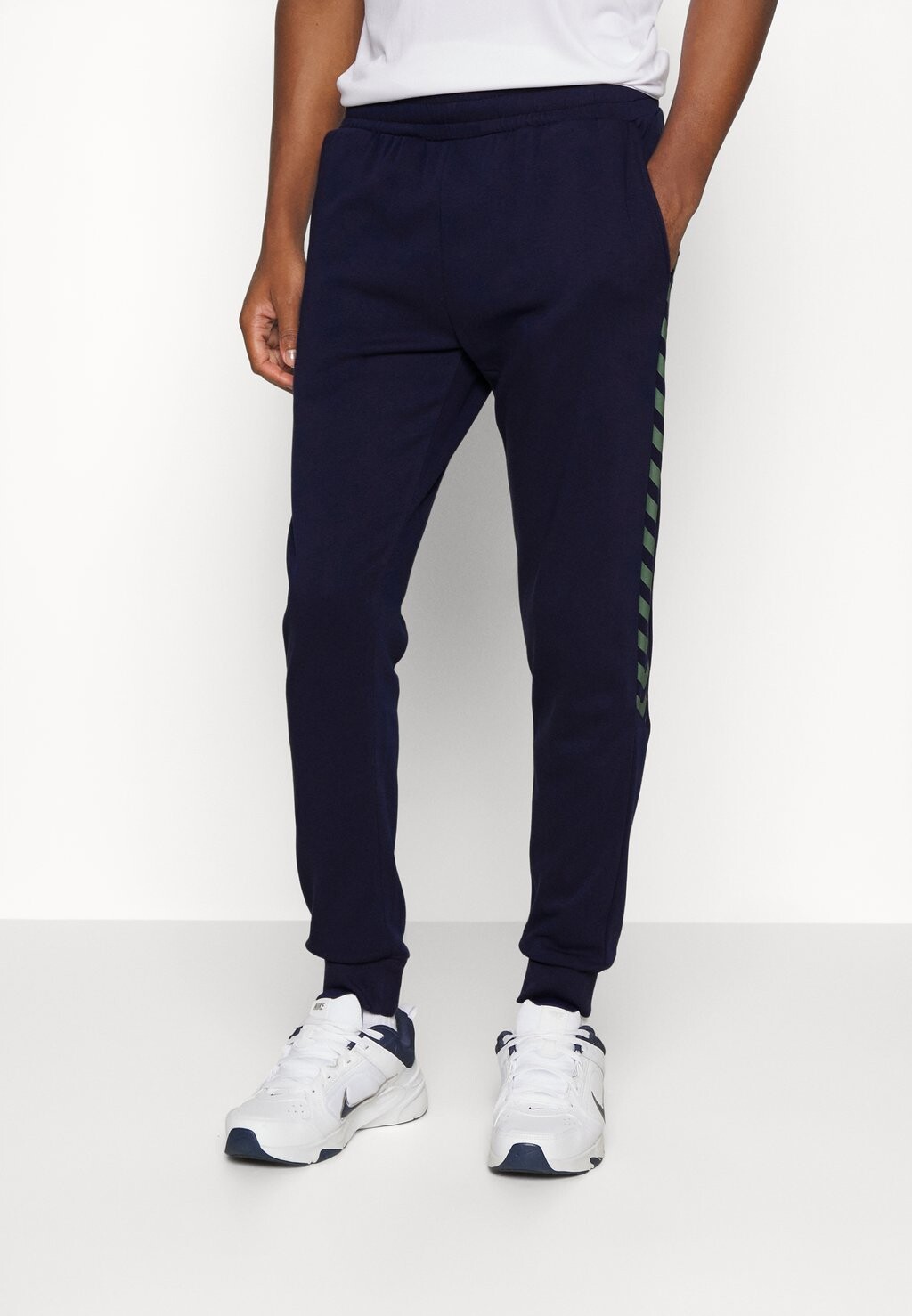 

Спортивные брюки Hummel