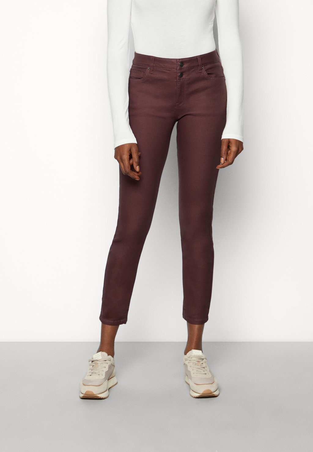

Джинсы облегающего кроя Esprit