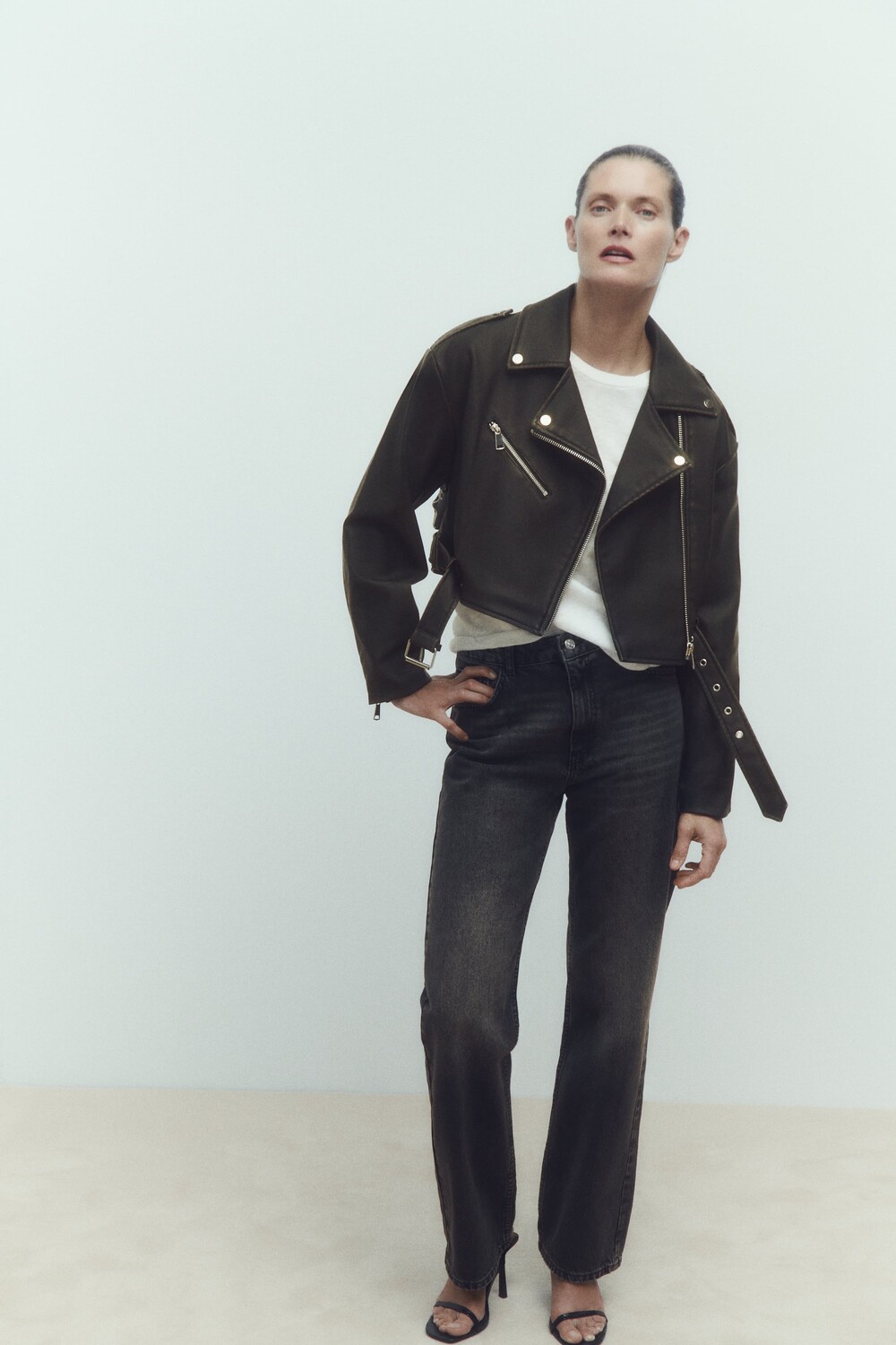 

Короткая байкерская куртка из искусственной кожи Zara, черный