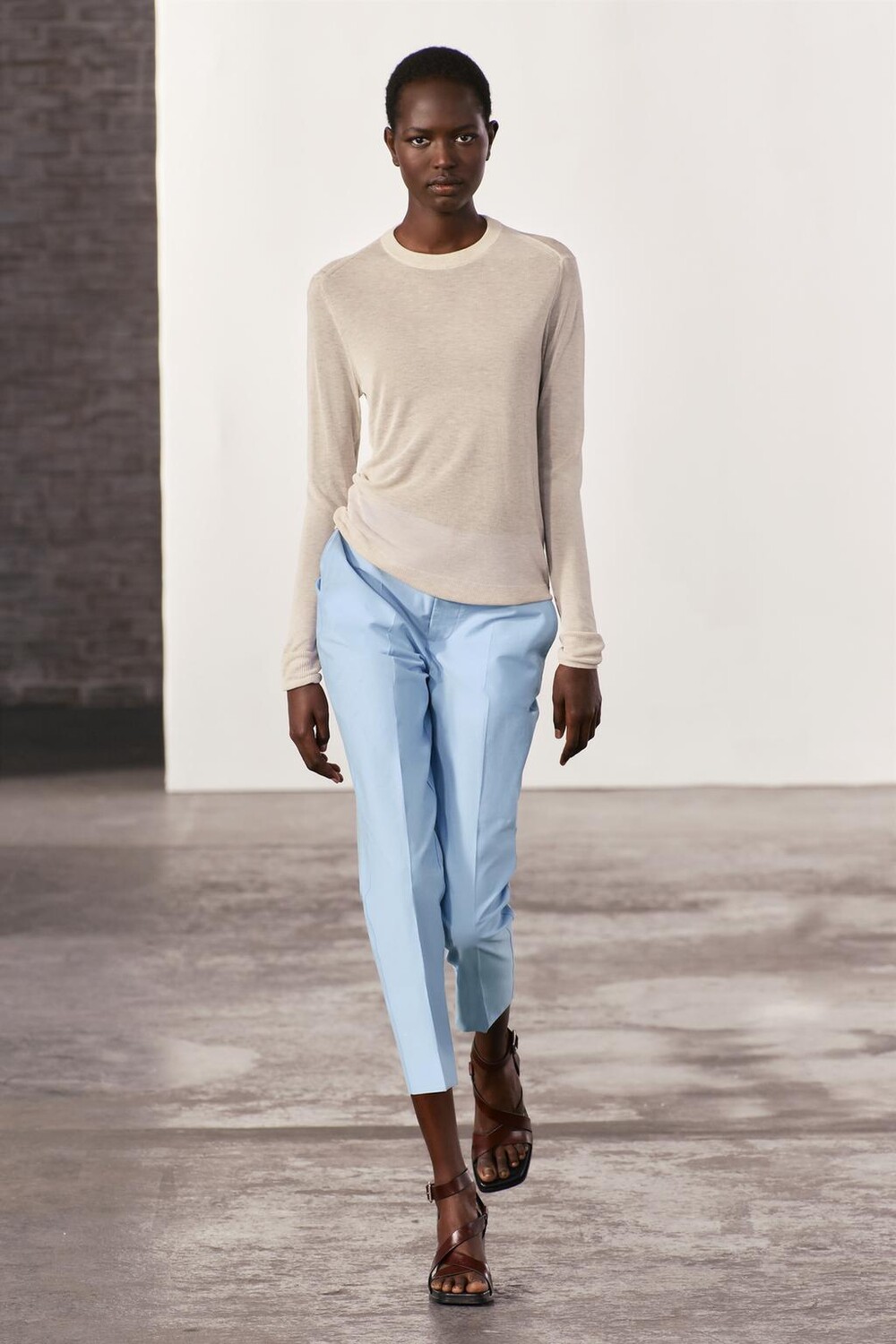 

Свитер тонкой трикотажи ZARA, песок/мергель