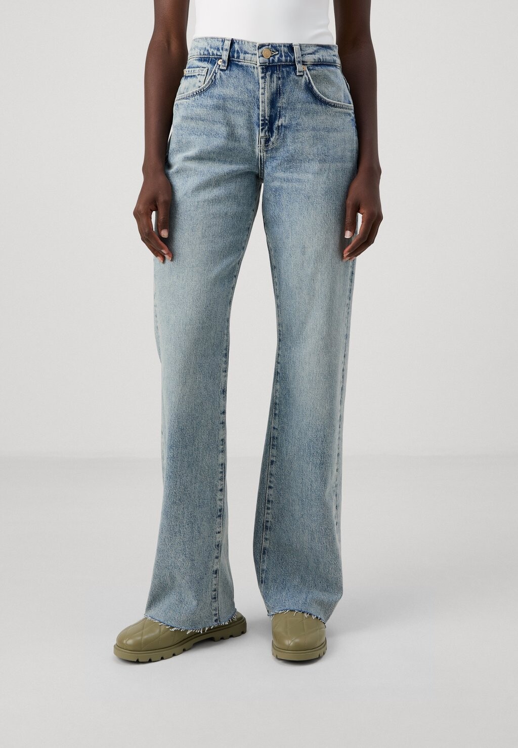 

Джинсы свободного кроя TESS TROUSER SERENADE 7 for all mankind, светло-голубой
