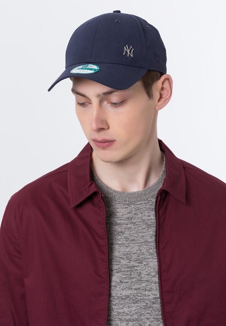 

Бейсболка New Era