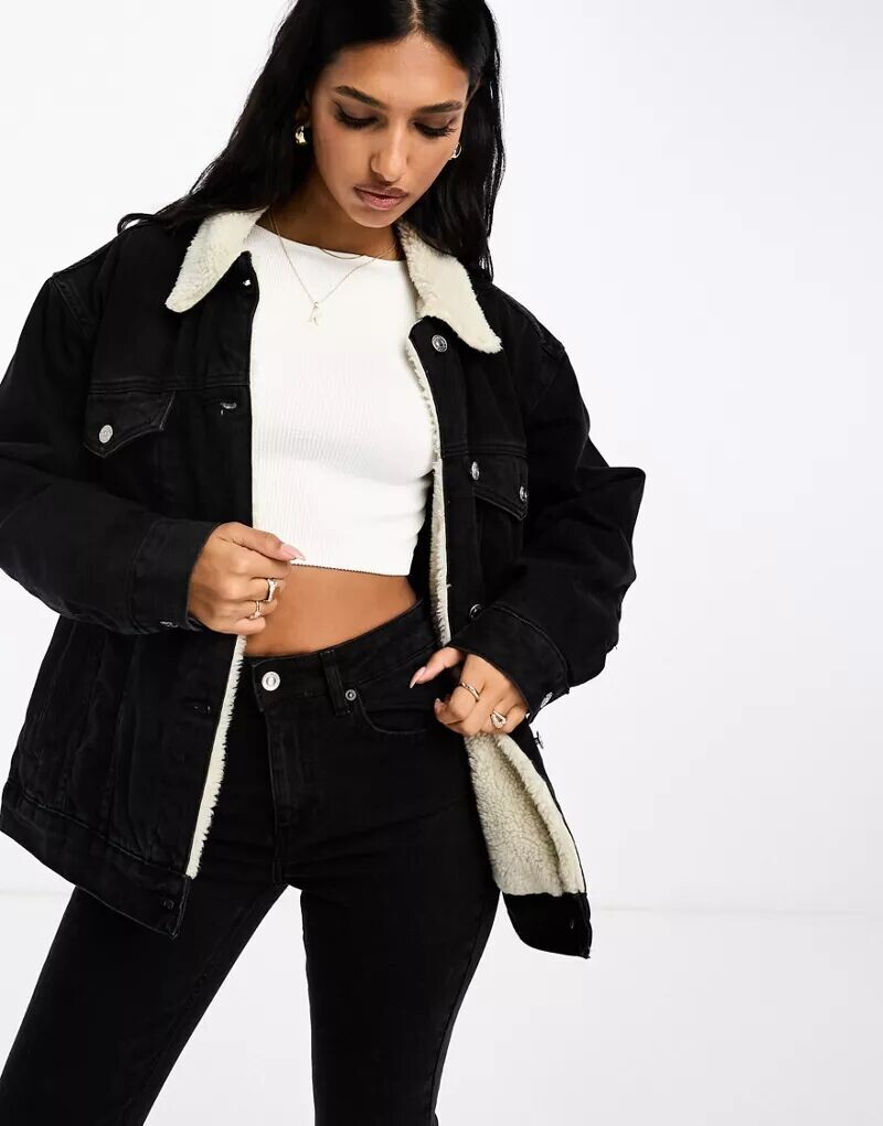 

Черная джинсовая куртка с плюшевым меховым воротником ASOS
