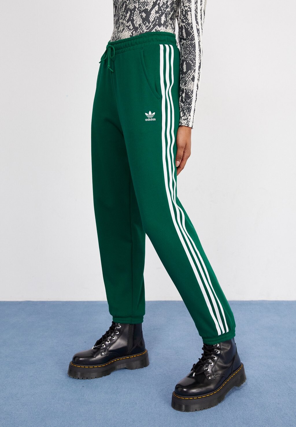 

Спортивные штаны adidas Originals БРЮКИ REGULAR, цвет collegiate green