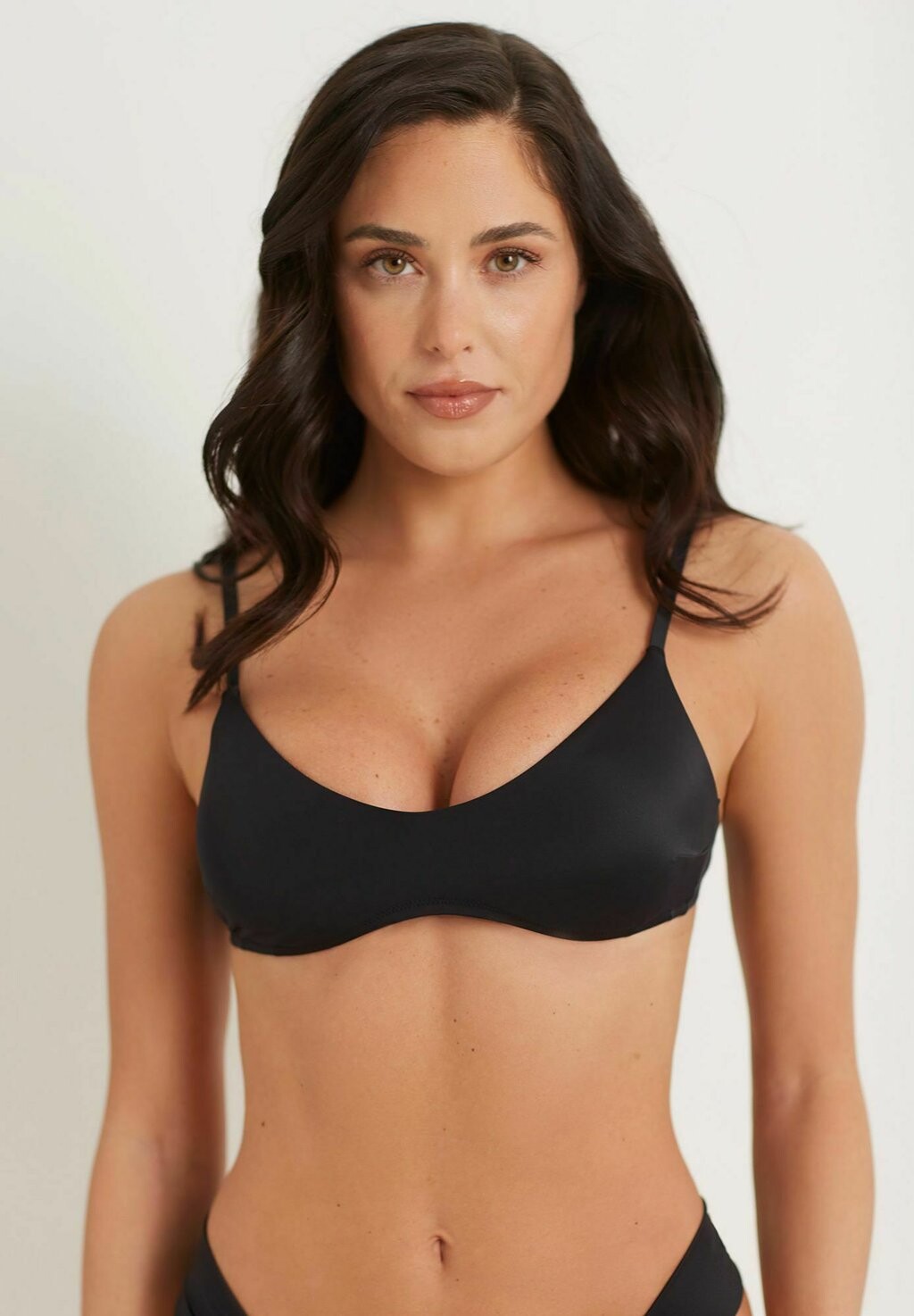 

Верх бикини Essentials Yamamay, однотонный черный