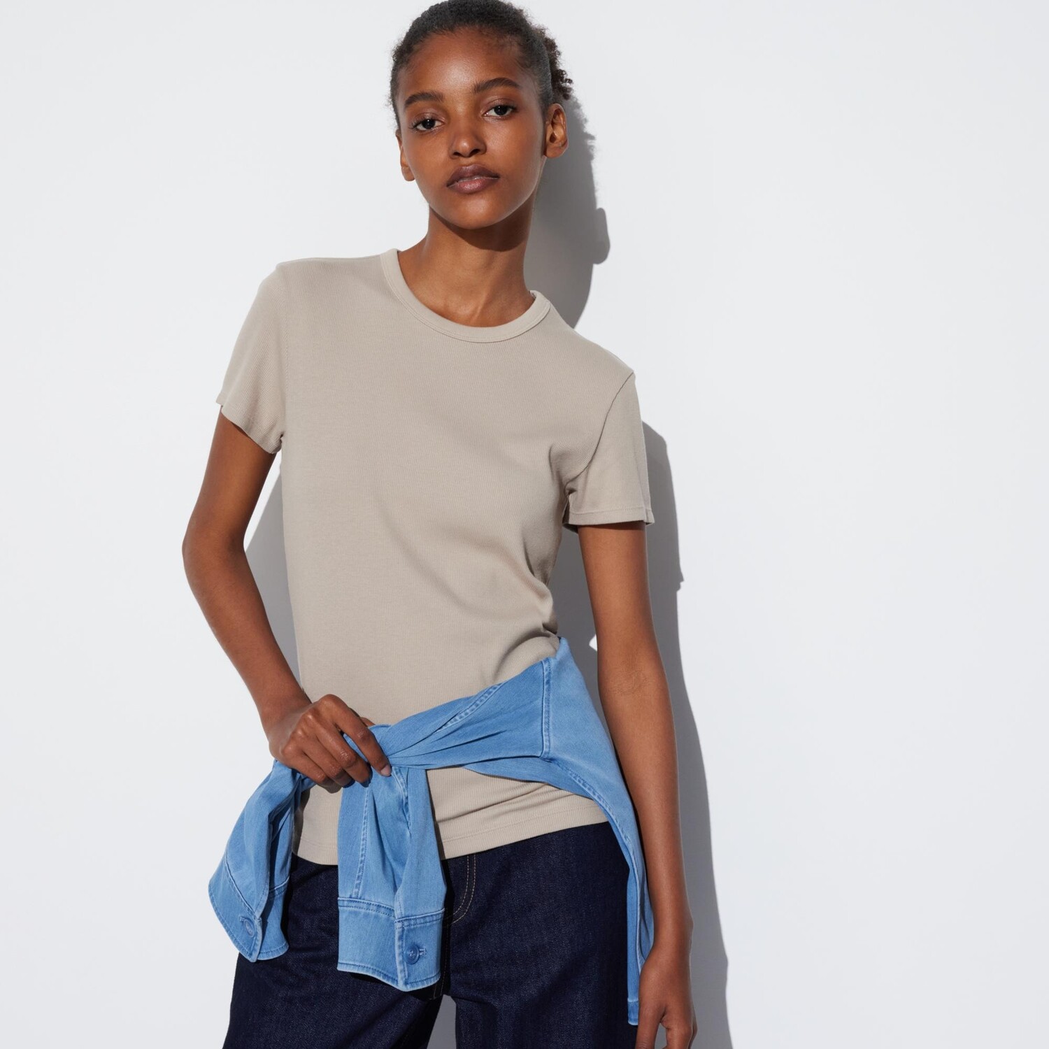

Футболка Uniqlo в ребруску с короткими рукавами, бежевый