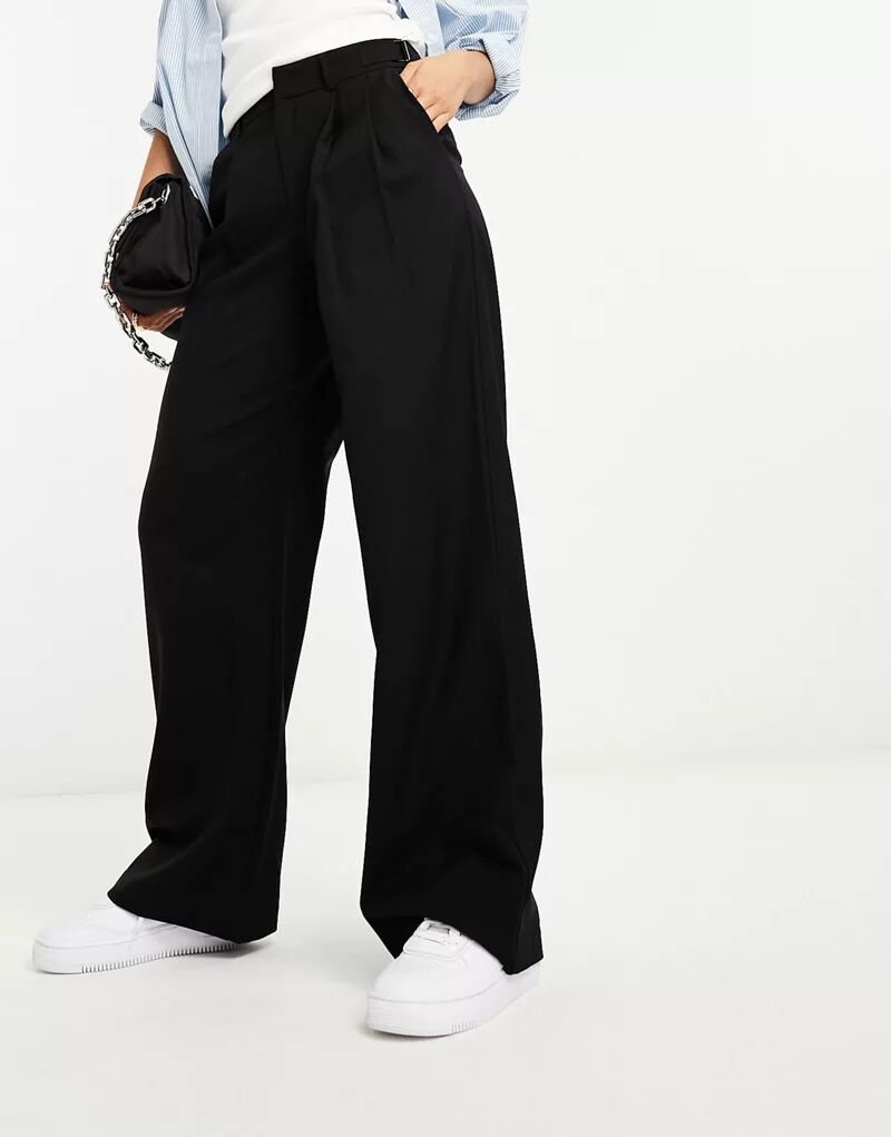 Stradivarius – Элегантные брюки черного цвета с регулируемым поясом stradivarius – элегантные брюки белого цвета с поясом