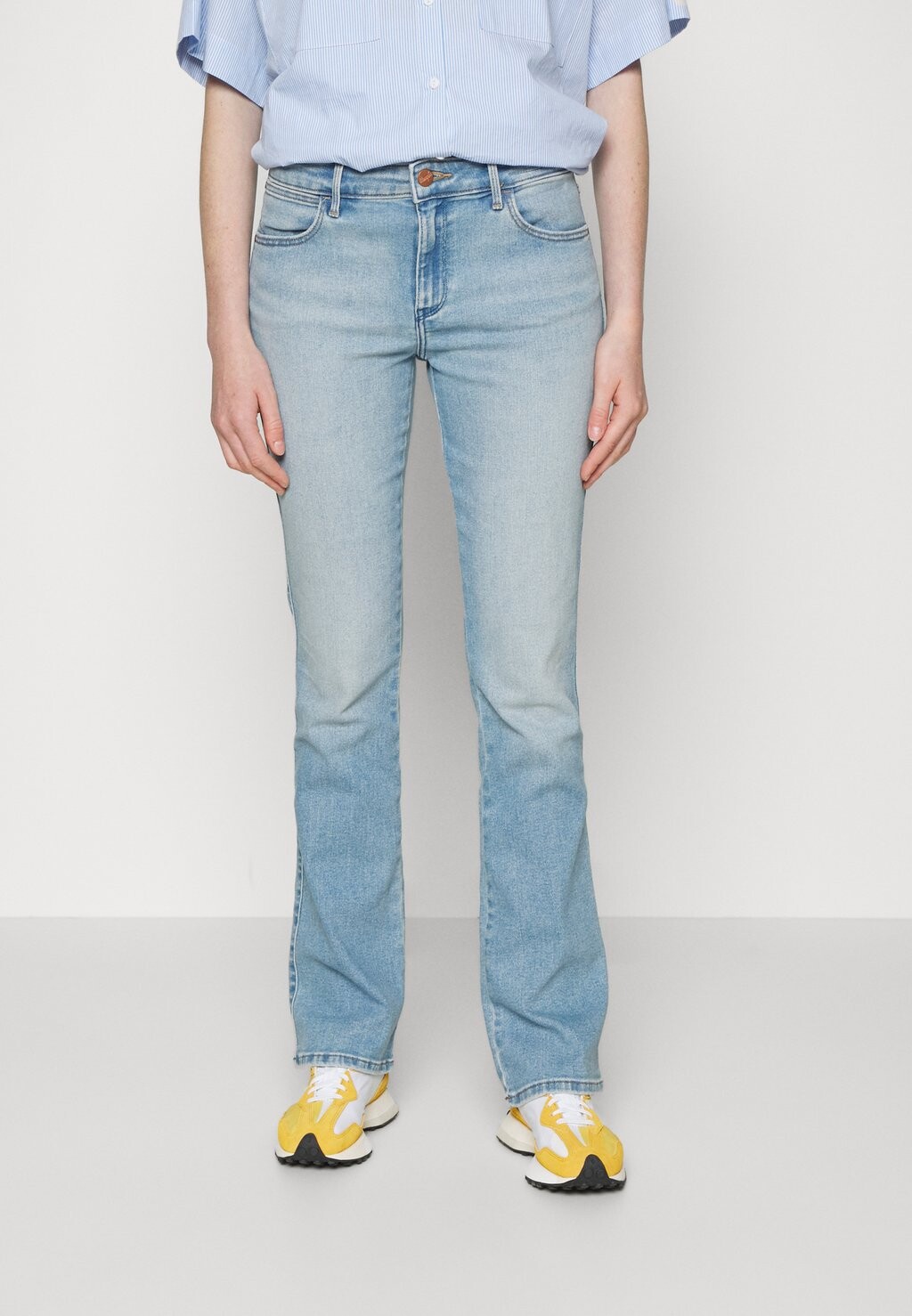

Джинсы Bootcut Wrangler, белый