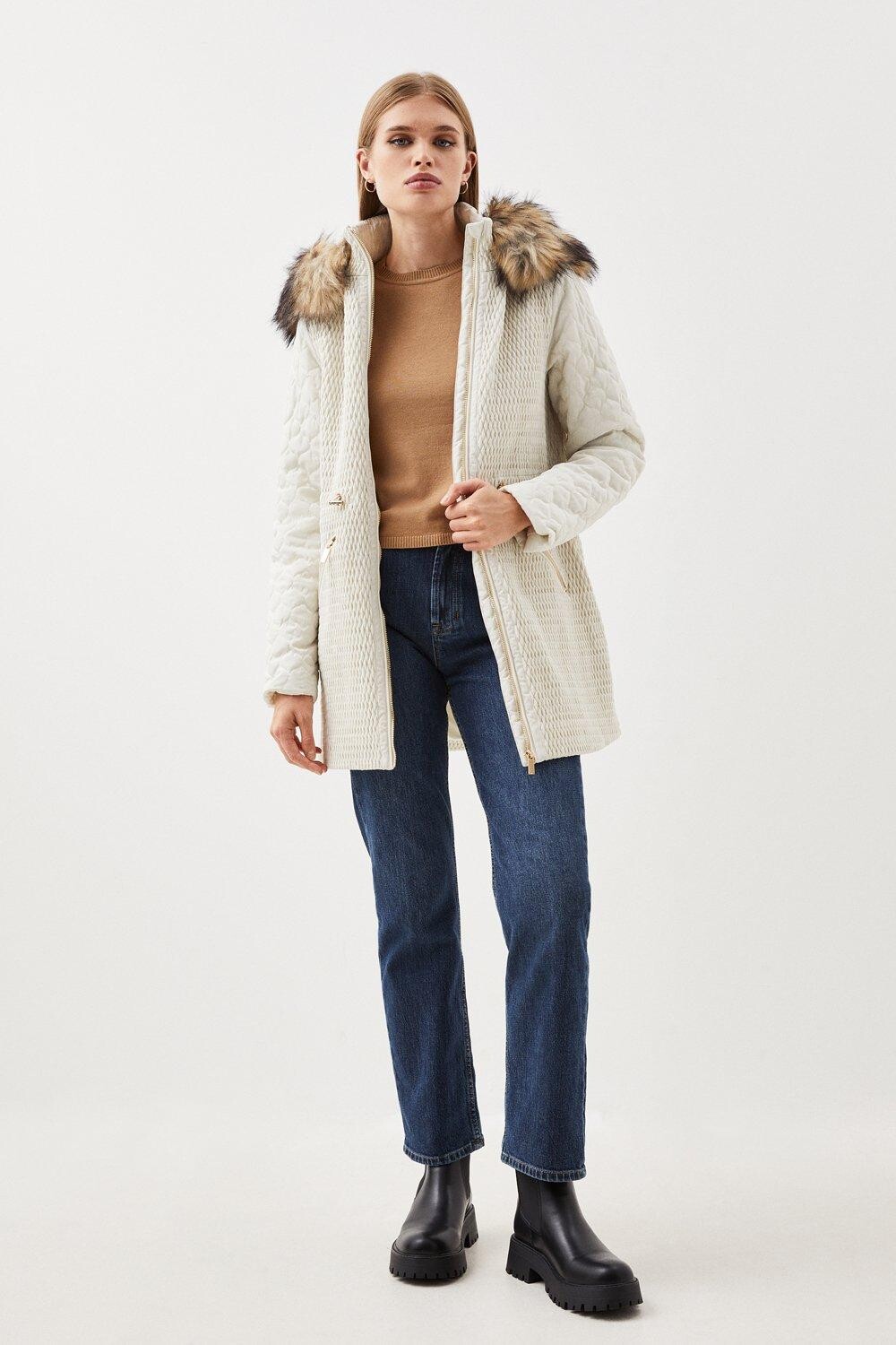 

Пальто средней длины с капюшоном из искусственного меха Signature Quilt Karen Millen, белый
