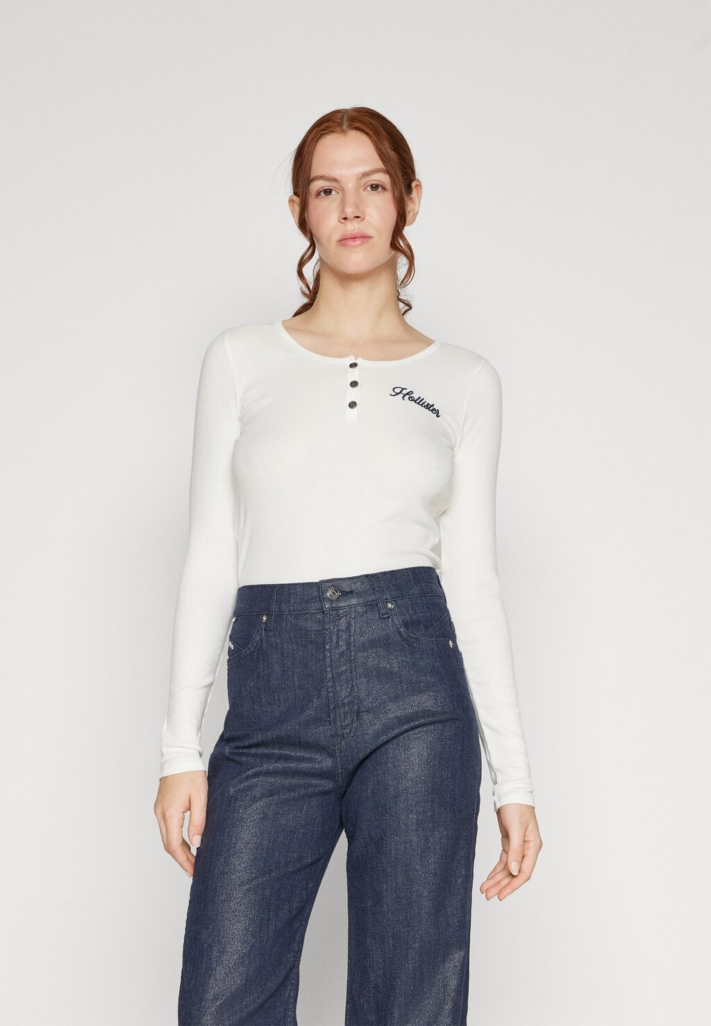 

Рубашка с длинным рукавом RIBBED LOGO HENLEY Hollister Co., цвет WHITE