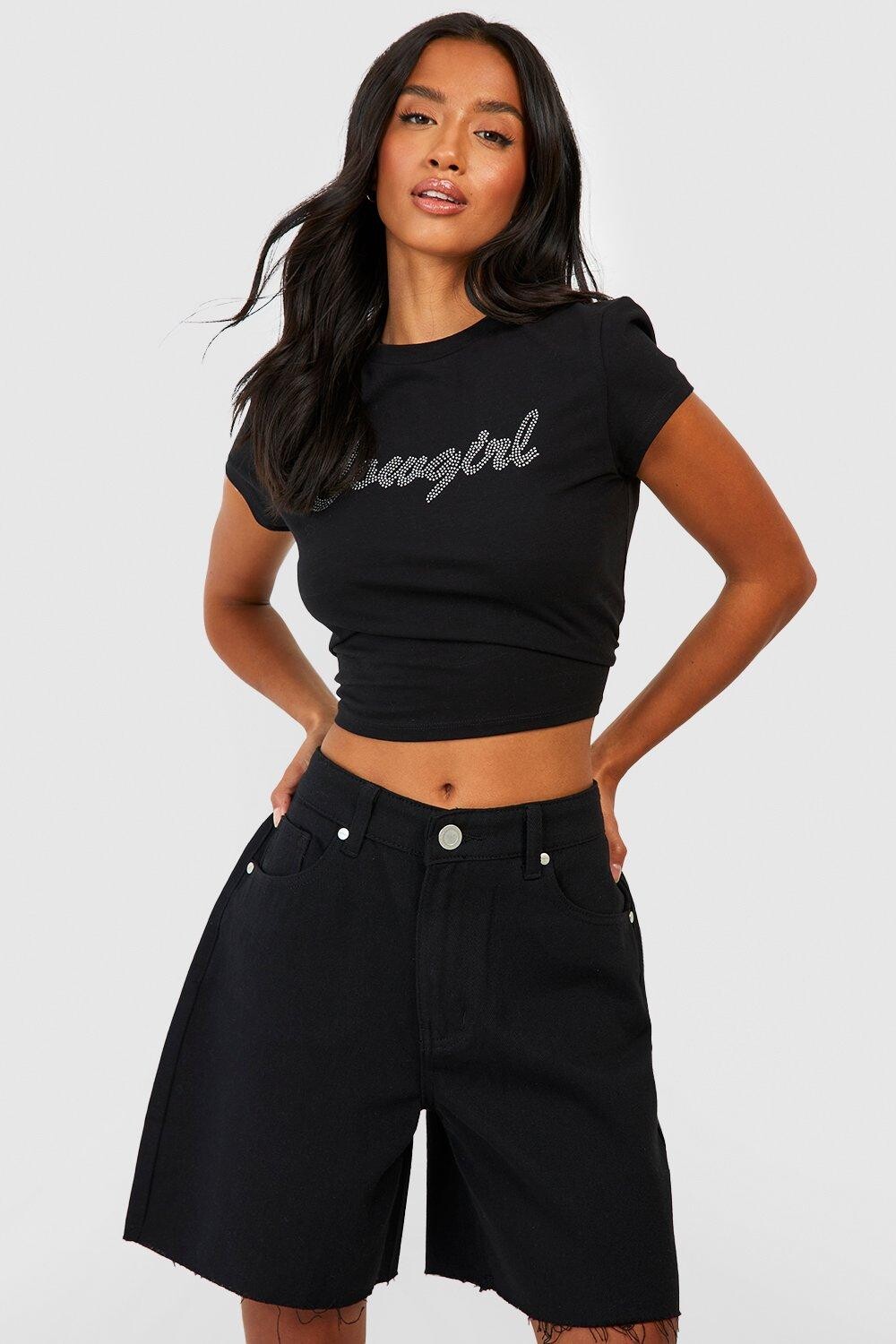 

Джинсовые шорты бермуда с потертым номом petite Boohoo, черный