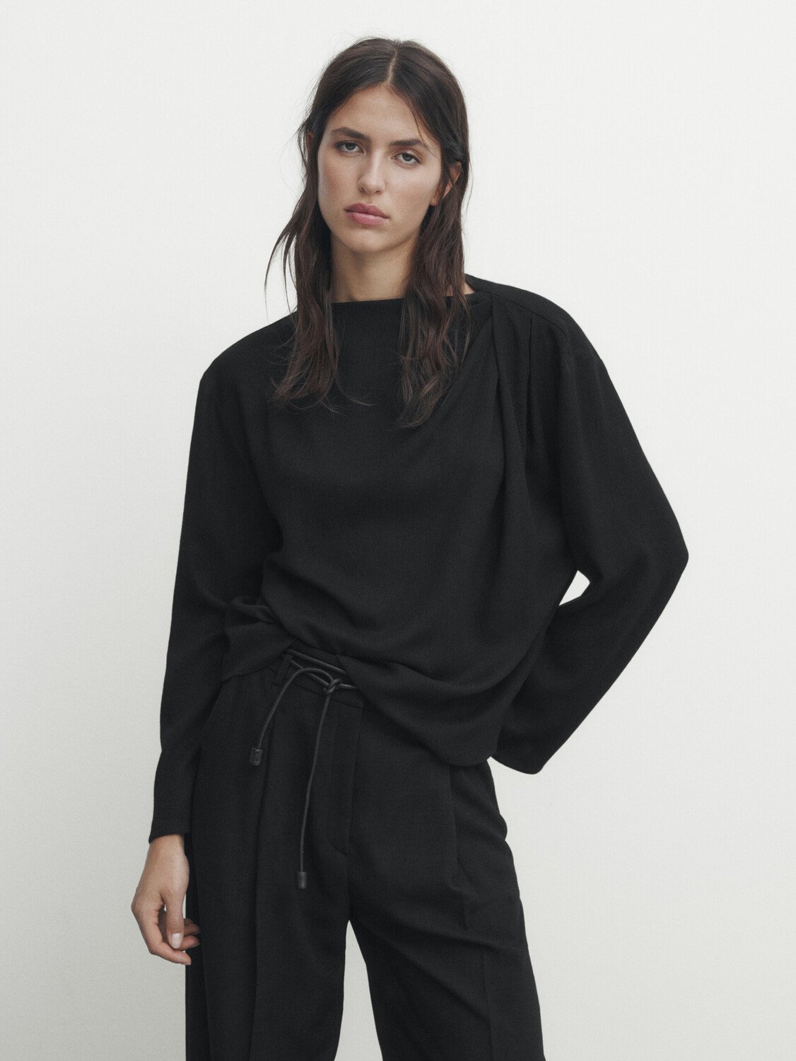 

Блузка с длинными рукавами и драпированной деталями Massimo Dutti, черный