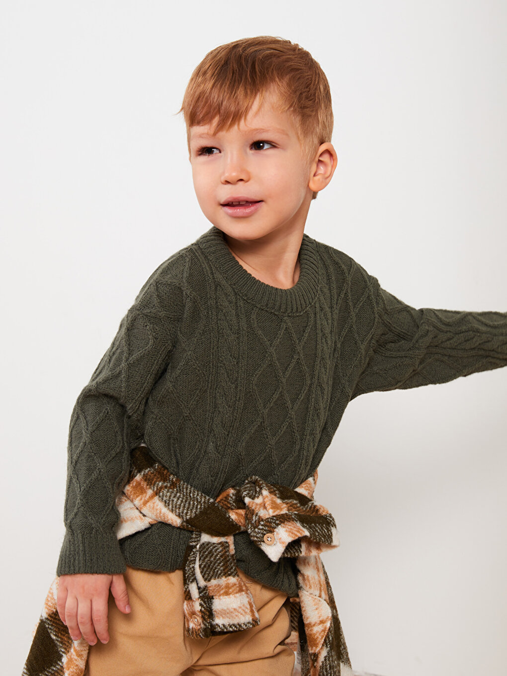 Трикотажный свитер для маленьких мальчиков с круглым вырезом и длинными рукавами с рисунком LCW baby, зеленый плюшевый комбинезон для маленьких мальчиков с длинными рукавами и круглым вырезом lcw baby кремового цвета