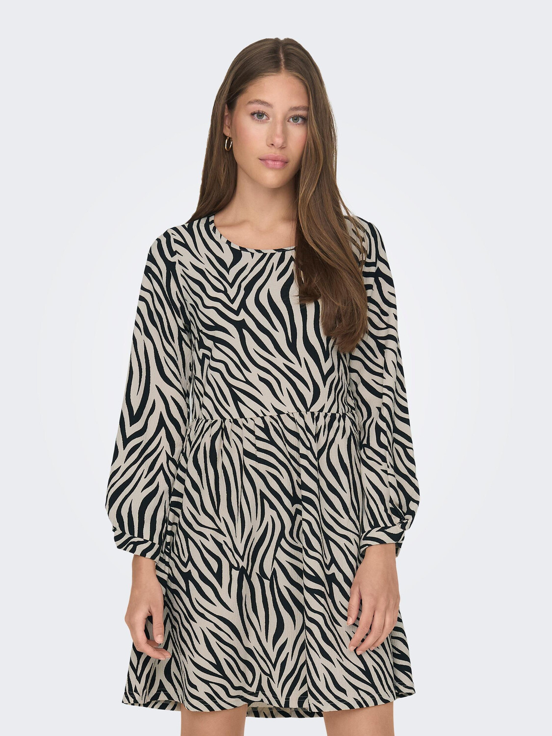 

Платье JACQUELINE de YONG Kurzes T Shirt Knielang Gestreift JDYIVY, бежевый