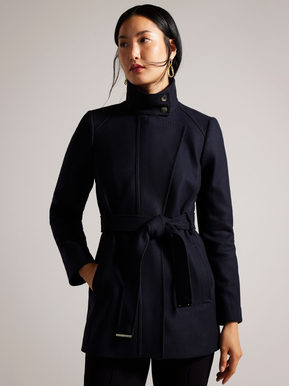 

Короткое пальто из смесовой шерсти Icombis с воротником-воронкой Ted Baker, синий темно-синий