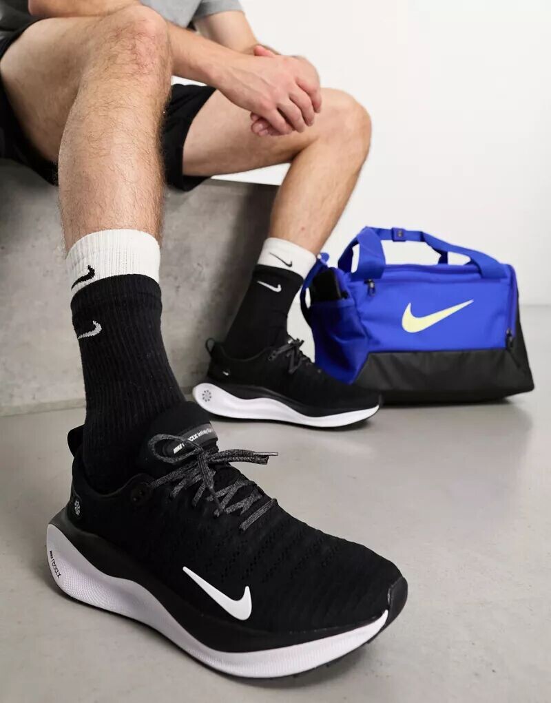 

Черно-белые кроссовки Nike Reactx Infinity Run 4
