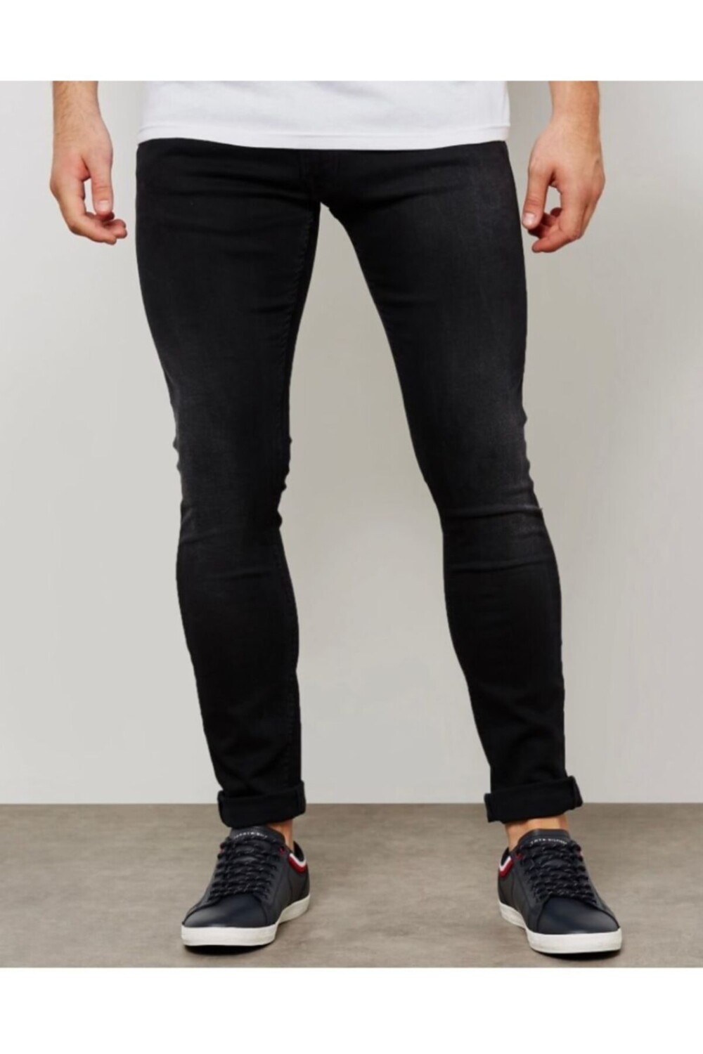 

Джинсы Tommy Hilfiger