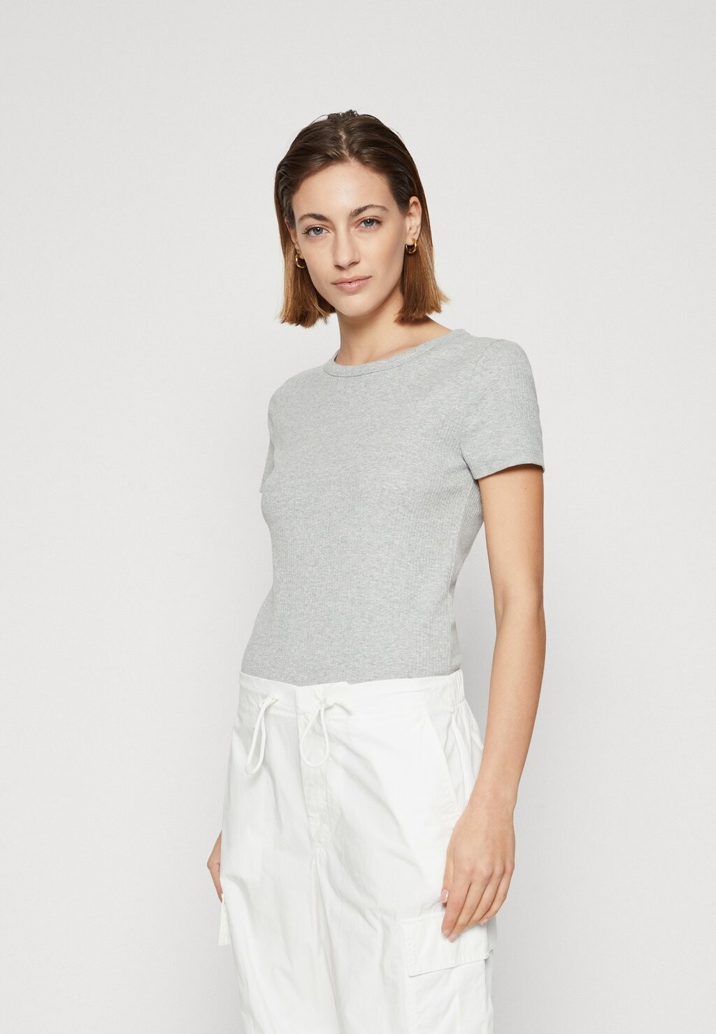 

Базовая футболка GAP, цвет heather grey