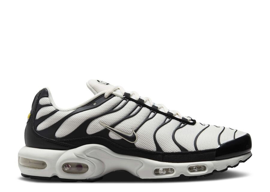 

Кроссовки Nike Air Max Plus Essential, цвет Panda