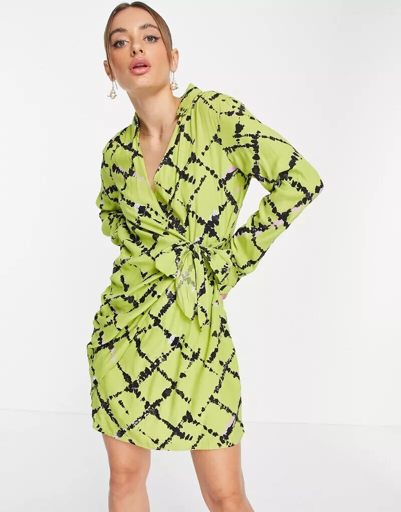 

Короткое платье с запахом и лаймовым принтом Vero Moda в клетку Vero Moda