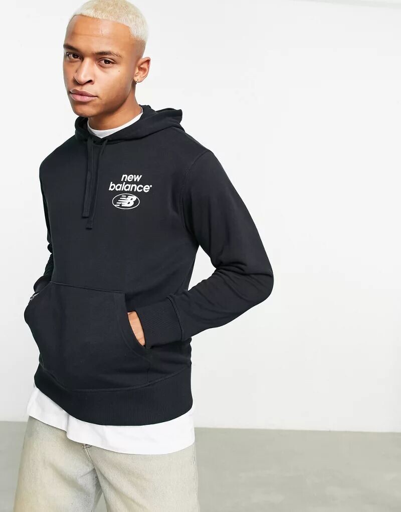 

Черная худи New Balance Essentials