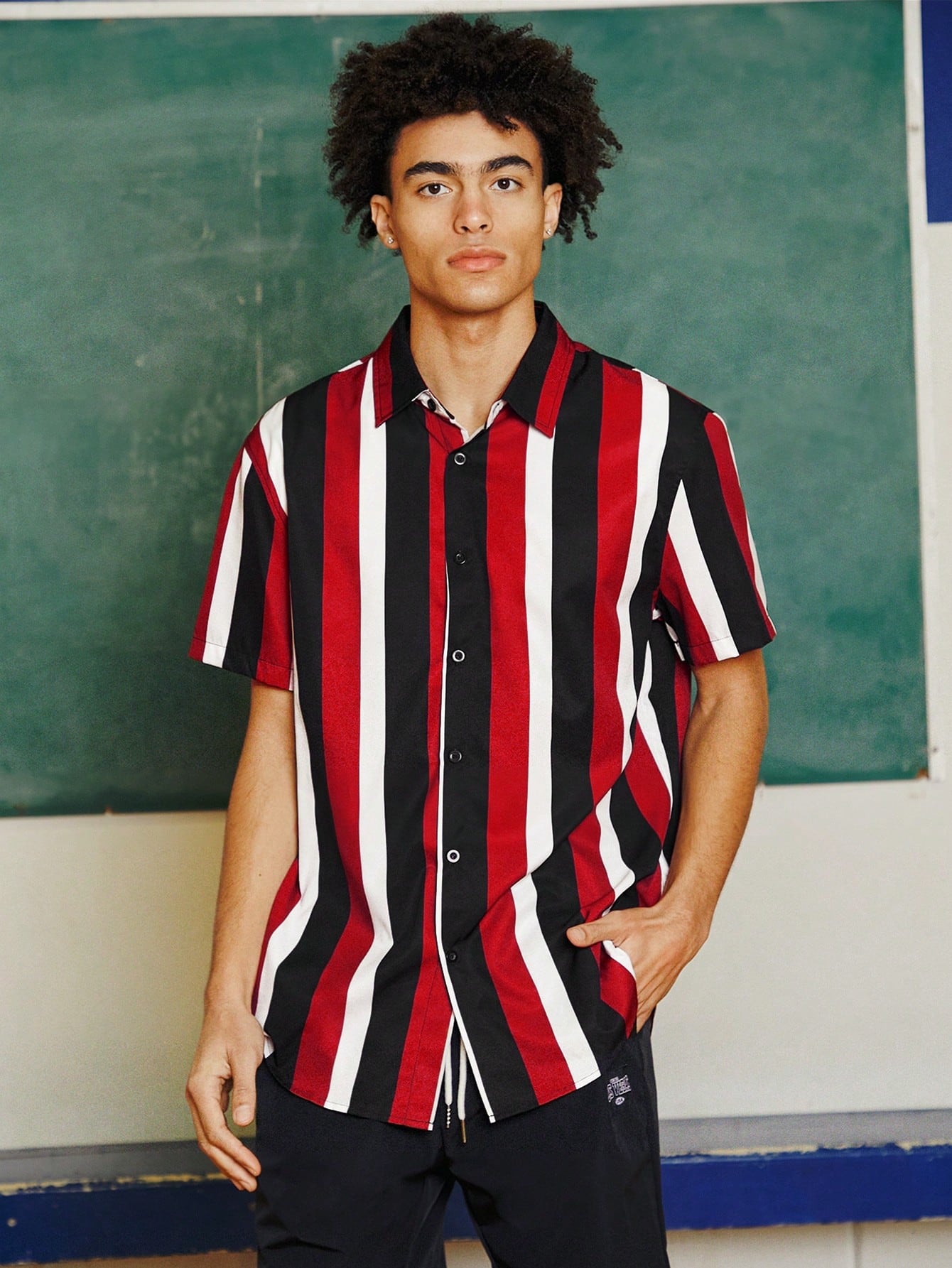 Мужская повседневная тканая рубашка в полоску Manfinity AthPrep с короткими рукавами и цветными блоками, многоцветный